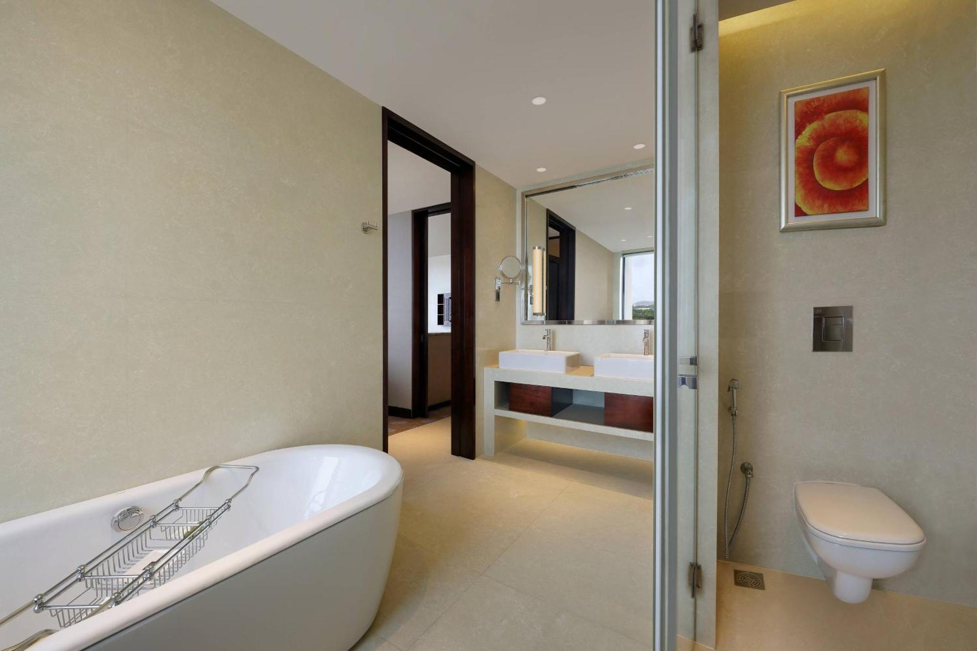 Courtyard By Marriott Pune Chākan Exteriör bild